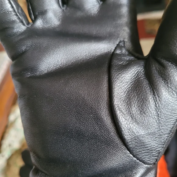 3M Thinsulate Black Leather Gloves with Quilted Interior - Picture 4 of 8
